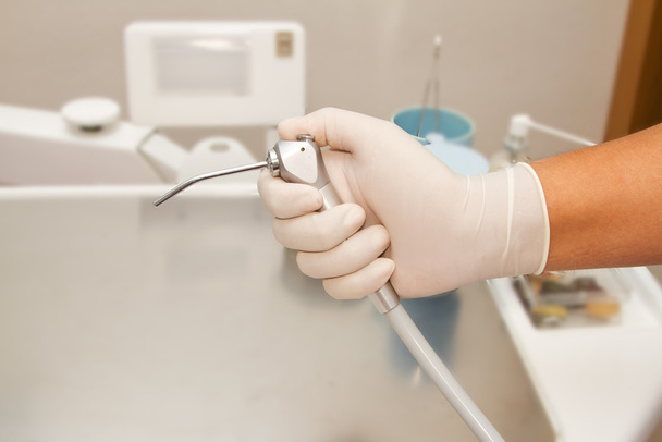 Стоматологічний ручний і стоматологічний інструмент у стоматологічній клініці
 - Фото, зображення