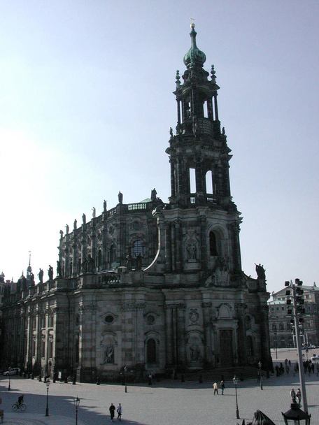 Dresde el 28 de marzo de 2002; Katholische Hofkirche (Catedral de
 - Foto, imagen
