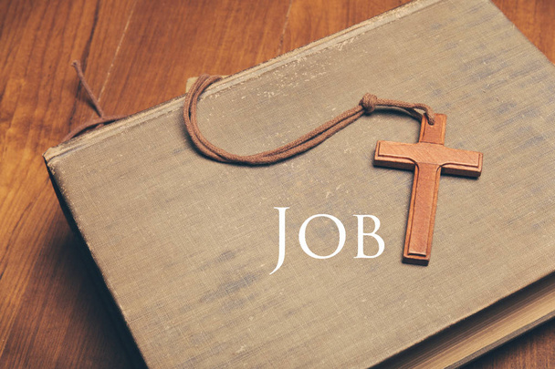 Vintage tone of wooden Christian cross necklace on holy Bible with Job - Zdjęcie, obraz