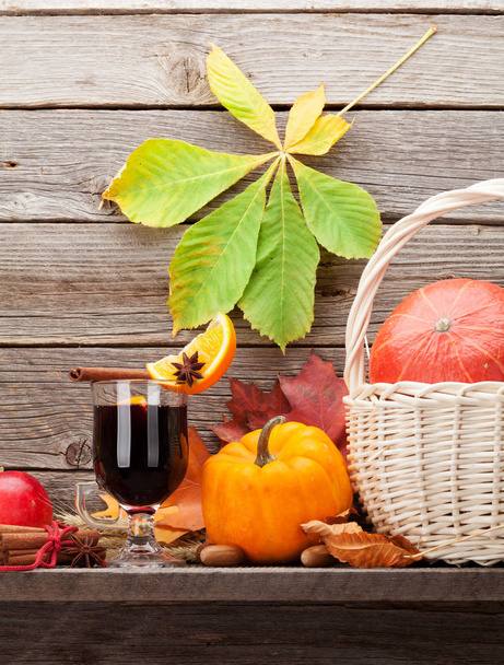 Mulled şarap ve kabak ile Sonbahar natürmort - Fotoğraf, Görsel
