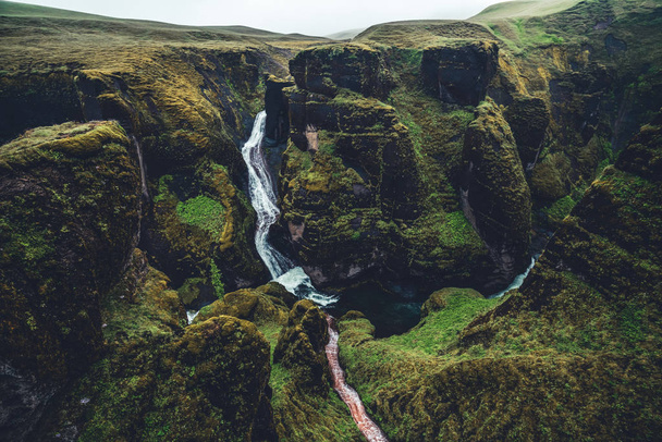 Uniek landschap van Fjadrargljufur in IJsland. - Foto, afbeelding