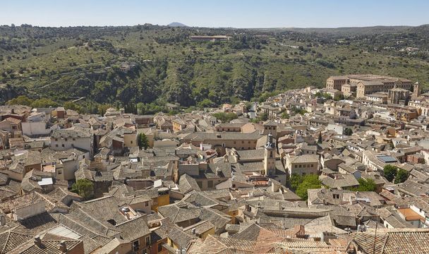 Tradycyjne hiszpańskie średniowieczne miasto Toledo z punktu widokowego - Zdjęcie, obraz