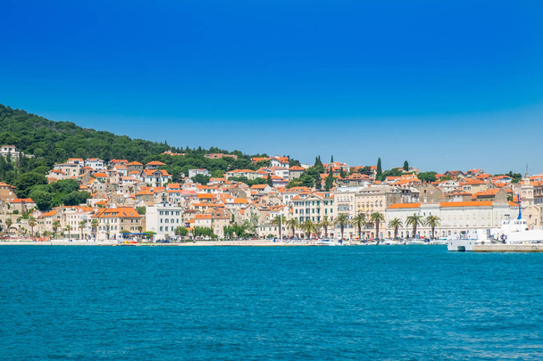 Split, Kroatia, näkymä rannalle ja vanhaan kaupunkiin, Adrianmeren rannikko, merimaisema
 - Valokuva, kuva