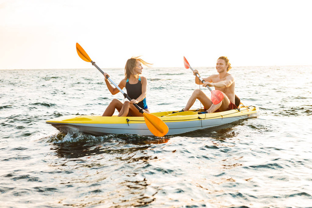 Sporty attractive couple kayaking - Foto, Bild