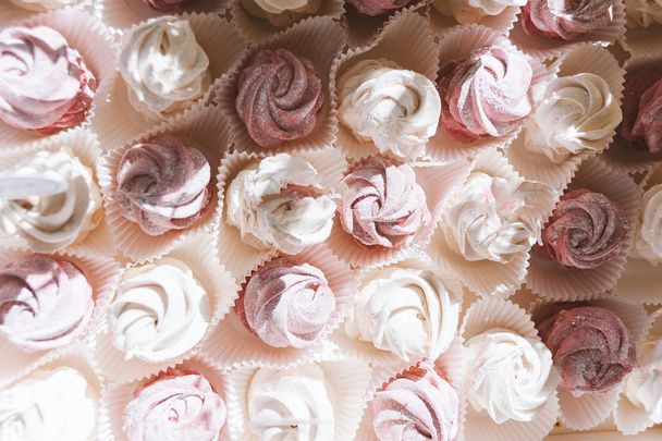 White and pink meringue in candy bar. Top view in sunlight.  - Foto, Imagem