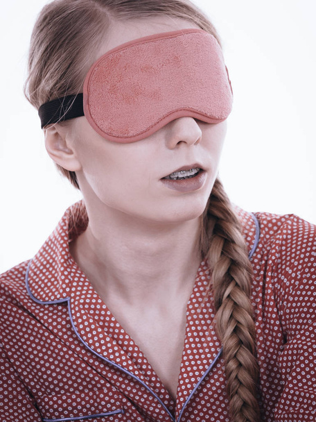 Sleepy woman wearing pink eye band - Foto, Imagen