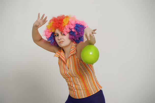 Girl with balloons in a colored wig - Foto, Imagem