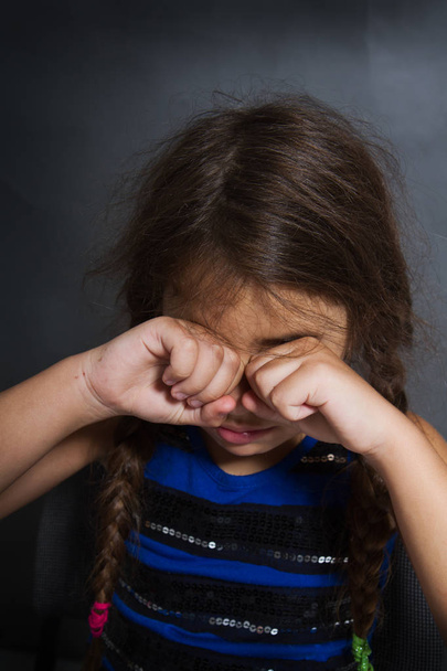 little crying girl - Valokuva, kuva