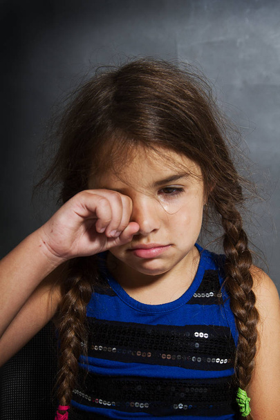 little crying girl - Foto, afbeelding