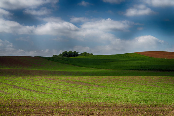 Paisagem agrícola com colinas
 - Foto, Imagem