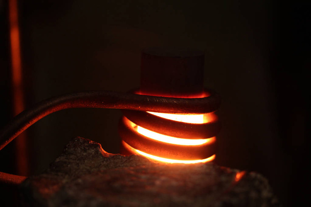 ferro quente na fábrica de fundição
 - Foto, Imagem