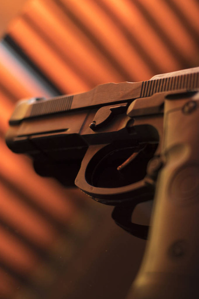Pistola pistola automática
 - Foto, imagen