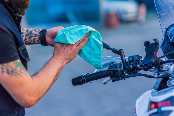 Motorcycle Car Wash Motorcycle Big Bike cleaning with foam injection - Valokuva, kuva