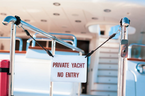 Private yacht No entry prohibited sign - Φωτογραφία, εικόνα