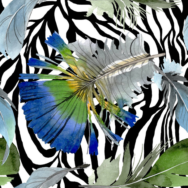 Bird feather from wing isolated. Watercolor background illustration set. Seamless background pattern. - Foto, afbeelding