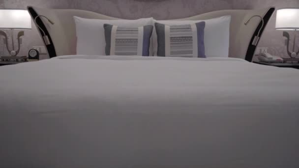 beelden van luxe slaapkamer in Resort Hotel - Video