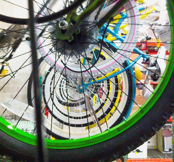 Detalles del constructor de bicicletas en el almacén
 - Foto, Imagen