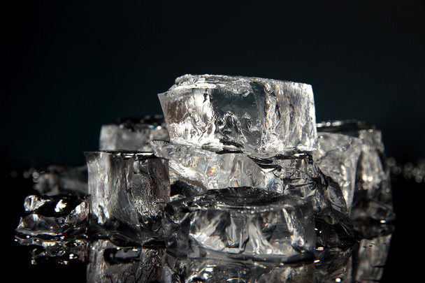 Ice cubes isolated on black - Foto, Imagen