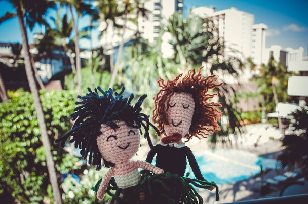 Twee wollen marionetten voor een typisch Resort VEW in Honolulu, Hawaï - Foto, afbeelding