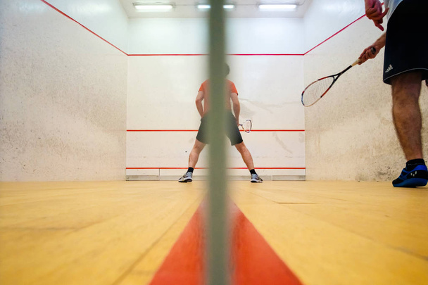 Dos amigos jugando squash en Mutilva, Navarra, España
 - Foto, Imagen