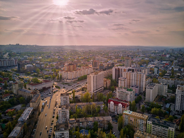 キシネフ市の空中ドローンビュー - 写真・画像