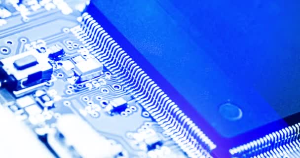 abstrakter Hintergrund der elektronischen Leiterplatte mit Fokus auf CPU-Datenpin und SMD-Gerät, ai (künstliche Intelligenz) -Verarbeitungskonzept - Filmmaterial, Video