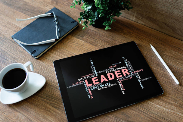 リーダー、リーダーシップの概念の言葉クラウド、デバイス画面上で. - 写真・画像
