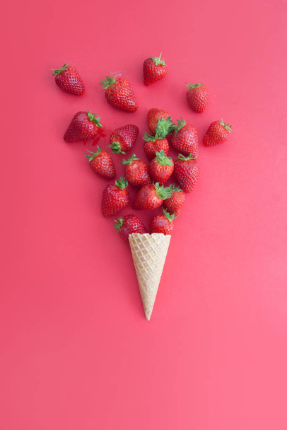 Summer ice cream cone concept - Фото, зображення