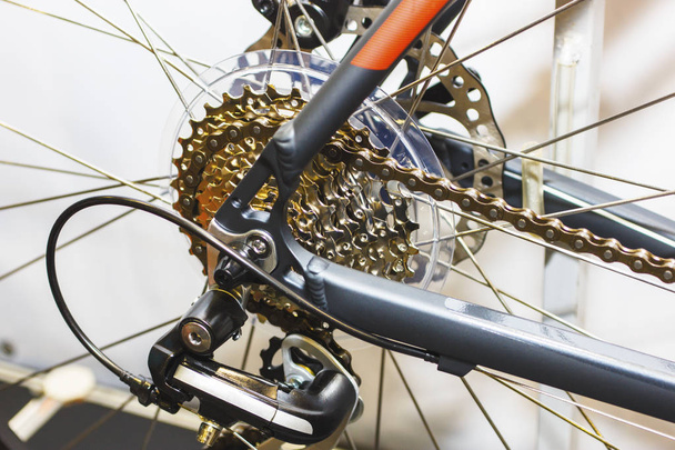 Велосипедні ланцюгові кільця та силуети задньої зірочки
 - Фото, зображення