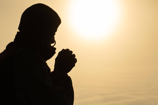 Imádkozó kezek. Eucharisztia terápia áldja Isten segít megbánni Cathol - Fotó, kép