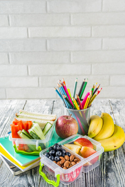 Υγιές σχολικό γεύμα κουτί - Φωτογραφία, εικόνα