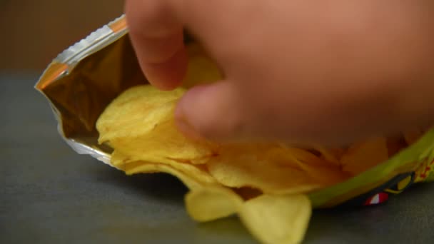 Hand taking potato chips - Materiał filmowy, wideo