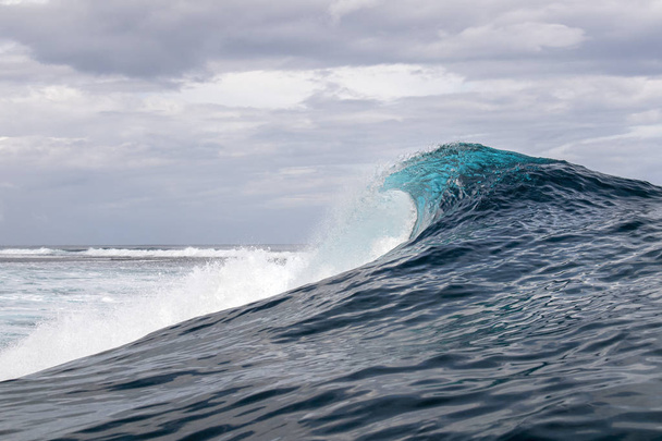 Surf Wave Tube szczegółowo w Pacyfiku Polinezja Francuska Tahiti - Zdjęcie, obraz