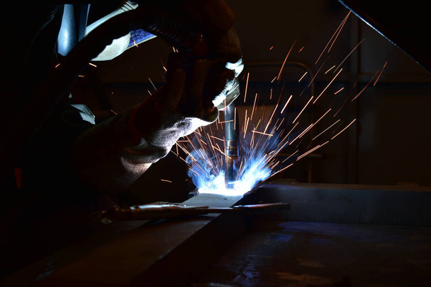 Industrial steel welder in factory welder, craftsman - Foto, Imagem