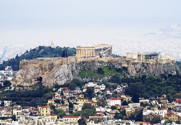 en vy över Aten med Akropolis - 写真・画像