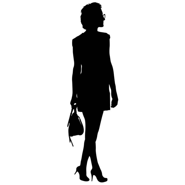 Μαύρη σιλουέτα γυναίκα στέκεται με μια τσάντα, οι άνθρωποι σε λευκό φόντο - Διάνυσμα, εικόνα
