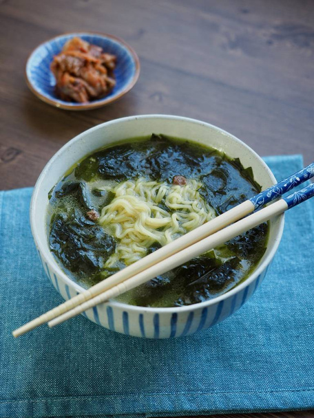 韓国料理わかめスープ ラーメン - 写真・画像