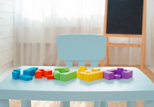 Educational bright geometric shapes, colorful toys on the table in the children's room - Foto, imagen