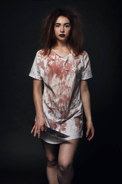Portrait of a young girl, a knife and a lot of blood ready to cut another girl., Threatens with a knife. The concept of domestic violence over a woman - Foto, Bild