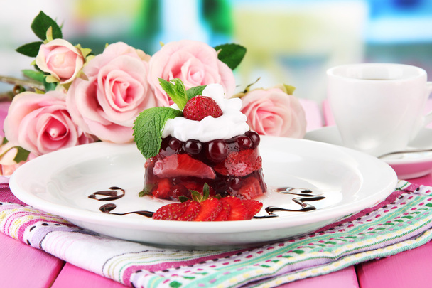 Tasty jelly dessert with fresh berries, on bright background - Foto, Imagen