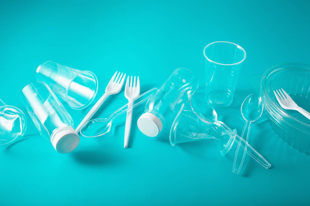 single use plastic bottles, cups, forks, spoons. concept of recy - Fotoğraf, Görsel