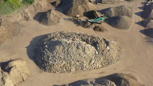 Vue aérienne de la machine de carrière de pierre concassée
 - Séquence, vidéo