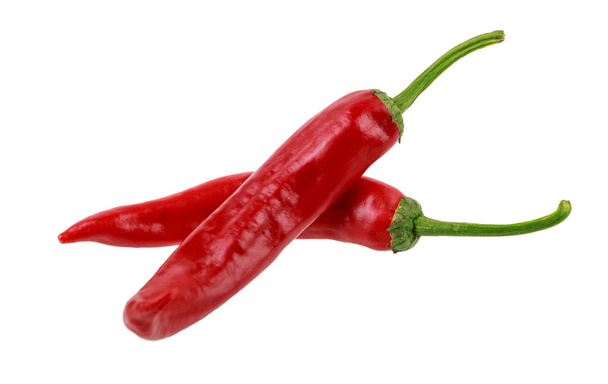 két Red Hot chili paprika vagy jalapeno izolált fehér háttér vízszintes tájolású, fűszeres ételek koncepció - Fotó, kép