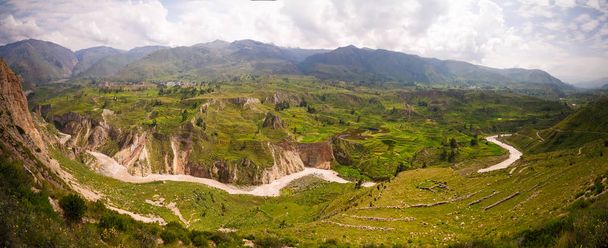 Antahuilque 視点、リマ、アレキパ、ペルーからコルカ渓谷空中パノラマ ビュー - 写真・画像