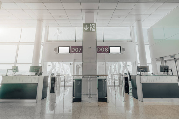 Havaalanı terminalindeki kapılar - Fotoğraf, Görsel
