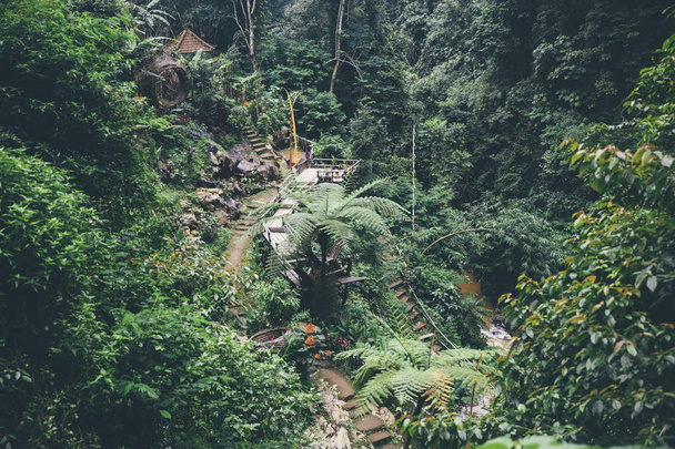 Detalhe da cachoeira Gitgit em Bali, Indonésia
 - Foto, Imagem