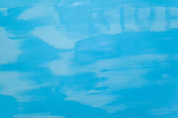 superfície azul brilhante com traços de tinta, fundo, textura
 - Foto, Imagem