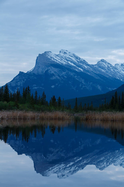 Горные вершины Банф-Канады
 - Фото, изображение
