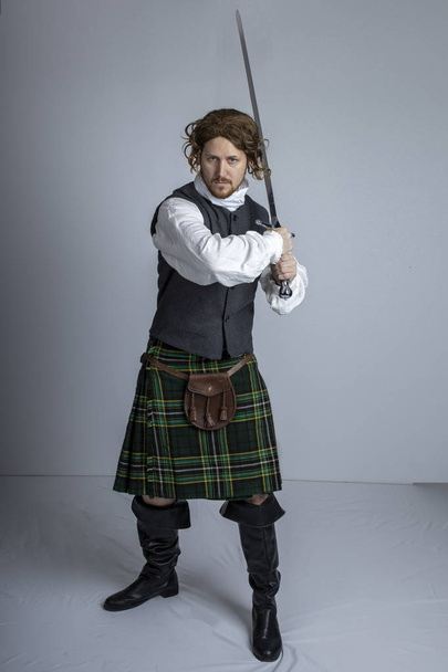 XVIII-wieczny szkocki mężczyzna z mieczem - Zdjęcie, obraz