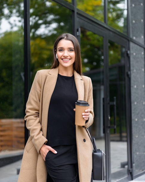 Beautiful young businesswoman wearing autumn coat - Фото, изображение